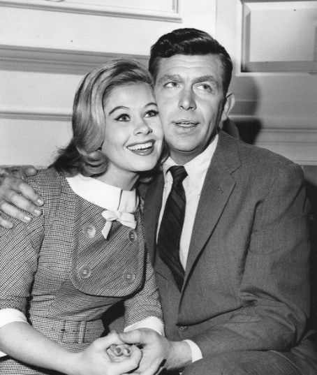 Andy Griffith e Sue Ane Langdon
